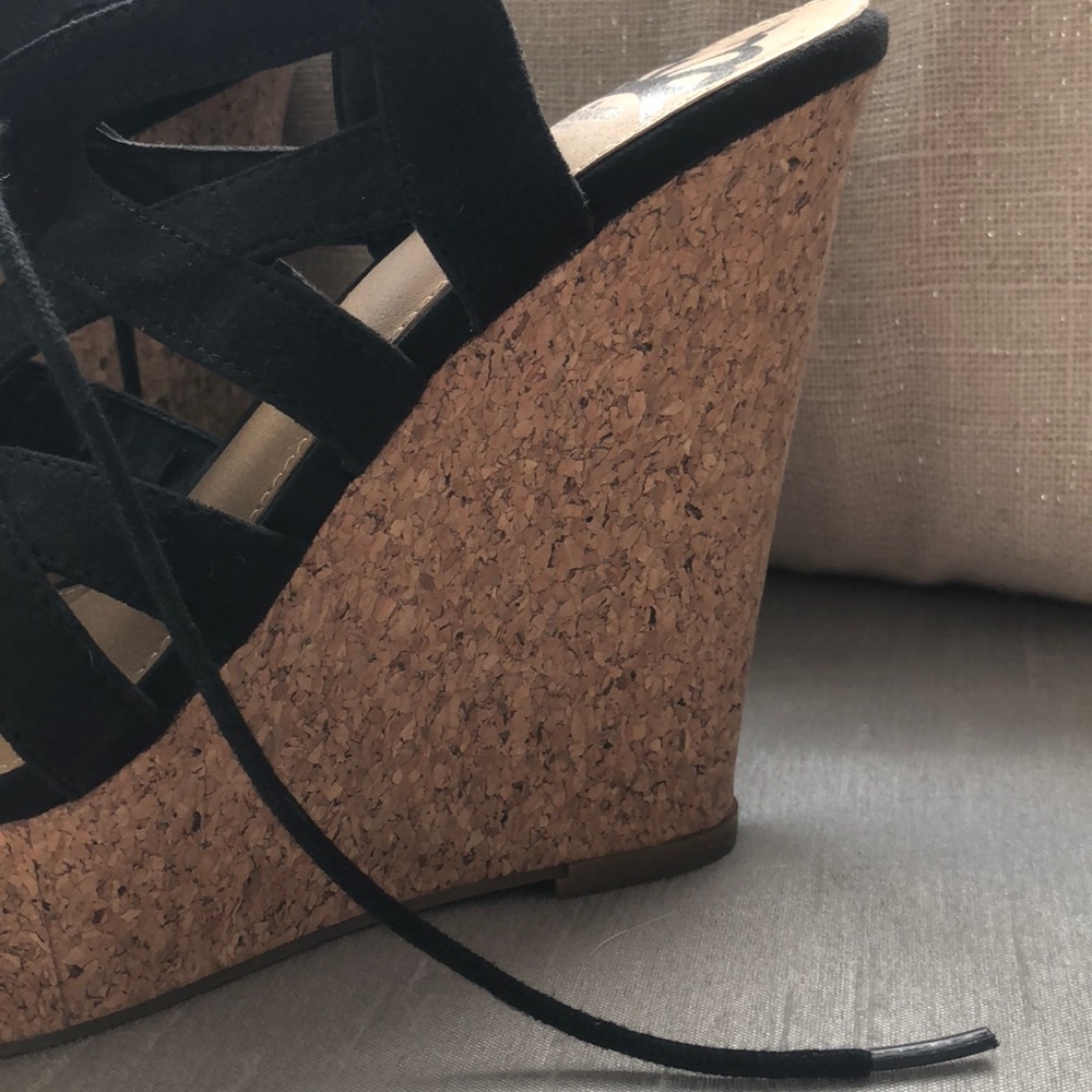 Black wedges fergalicious